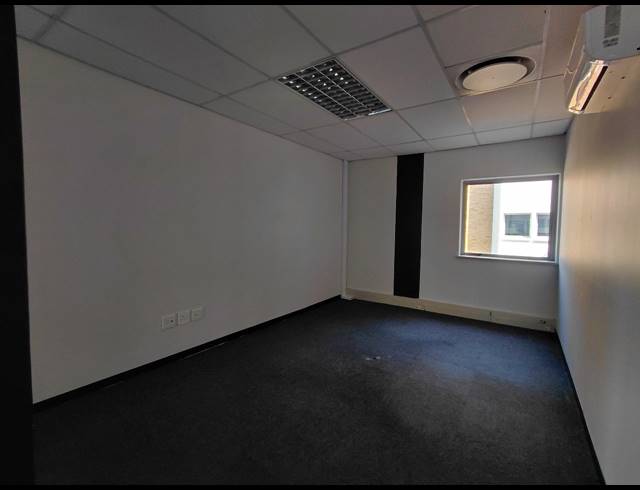669M² OFFICE TO LET IN BRYANSTON